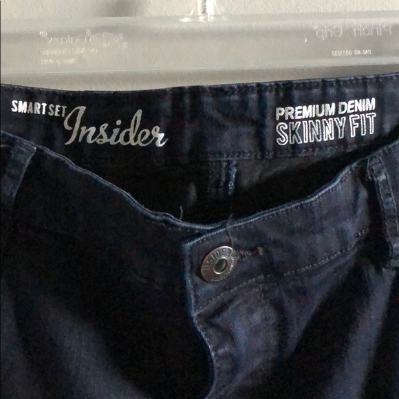 Reitmans navy jeans with designs on thighs - Picture 3 of 5